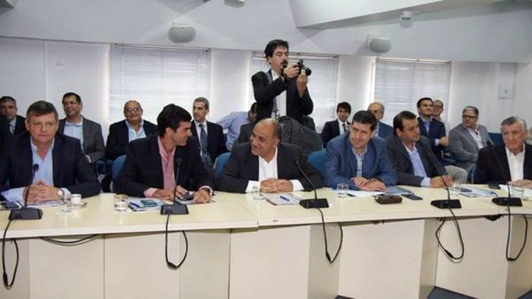 Gobernadores peronistas rechazaron la restitución de la coparticipación en cuotas
