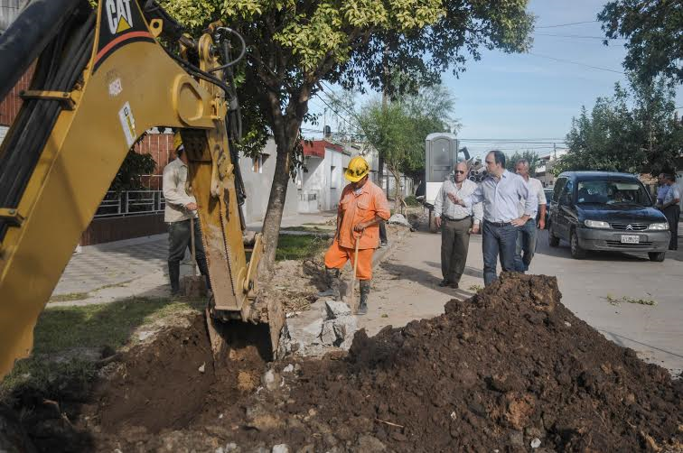 Más de 3500 vecinos se beneficiarán con la segunda etapa de la obra de cloacas en Los Hornos