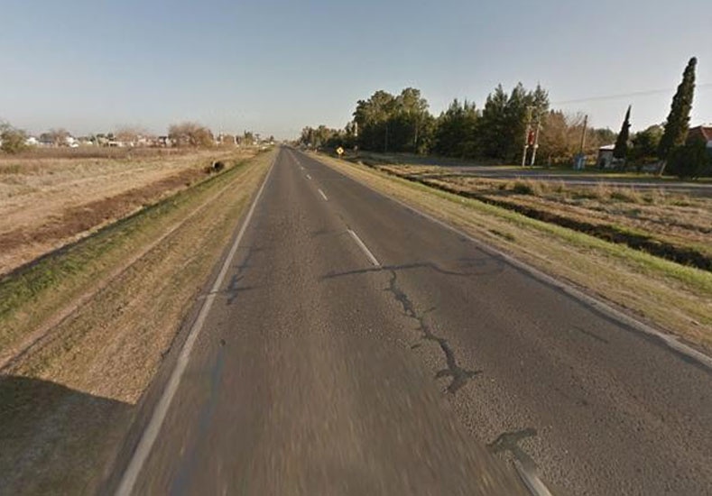 Manejó varios kilómetros con el cadáver de un motociclista enganchado del auto