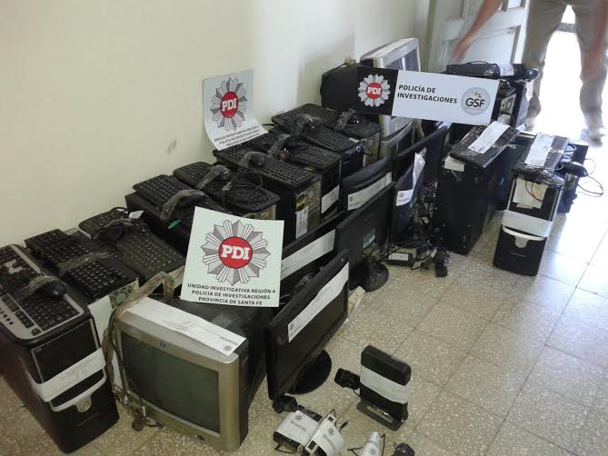 PDI secuestró 40 computadoras en allanamientos por juego clandestino en Reconquista 
