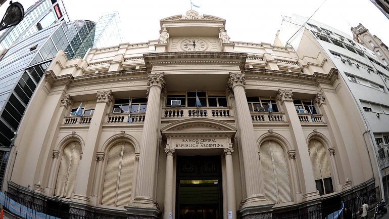 Se endurece el Central: sube tasas de interés a 38% anual