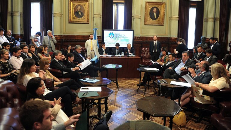 El Frente para la Victoria impuso un dictamen contra el DNU sobre Ganancias