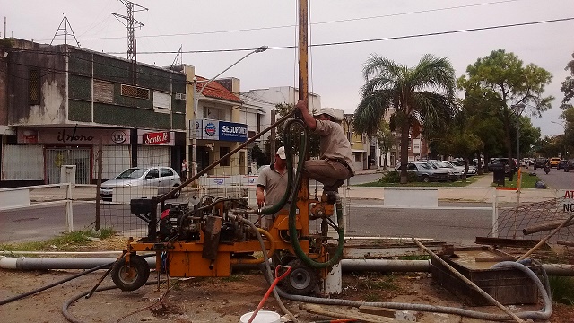 Boulevard Pellegrini y Francia - Arreglos en la red cloacal
