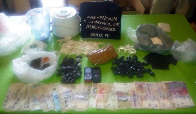 Personal antinarcóticos secuestró 840 gramos de drogas en San Justo 
