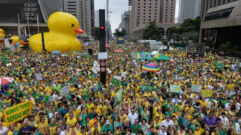 Más de un millón de brasileños marcharon por la renuncia de Dilma Rousseff 