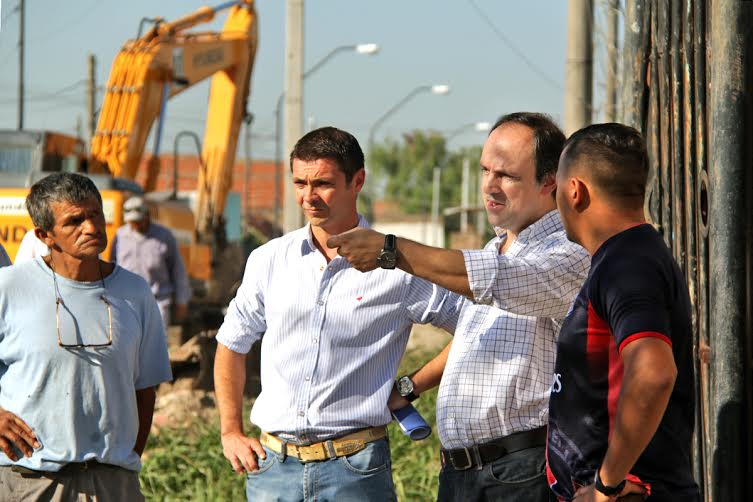 Corral - pavimentación de calle Padre Quiroga