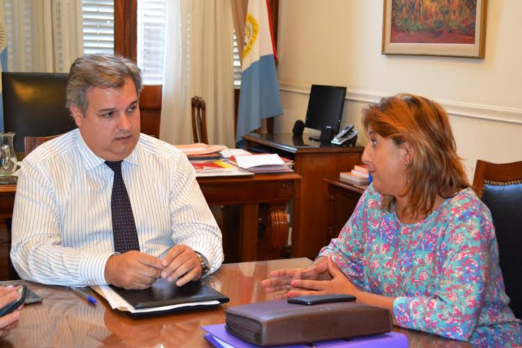 Qüesta se reunió con el ministro Farías para gestionar obras del Acuerdo Capital
