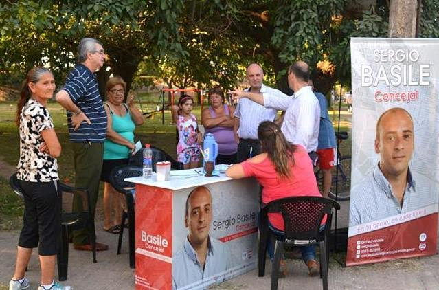 La oficina móvil de Basile en Cabaña Leiva