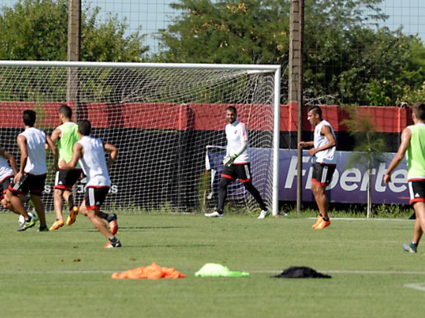 LOS GUANTES EN NEWELLS TIENEN CAMBIO: EL ARQUERO POCRNJIC INGRESARÍA POR DANGELO