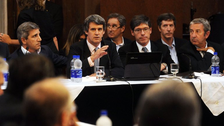 La devaluación licuó 25 mil millones de dólares de la deuda pública