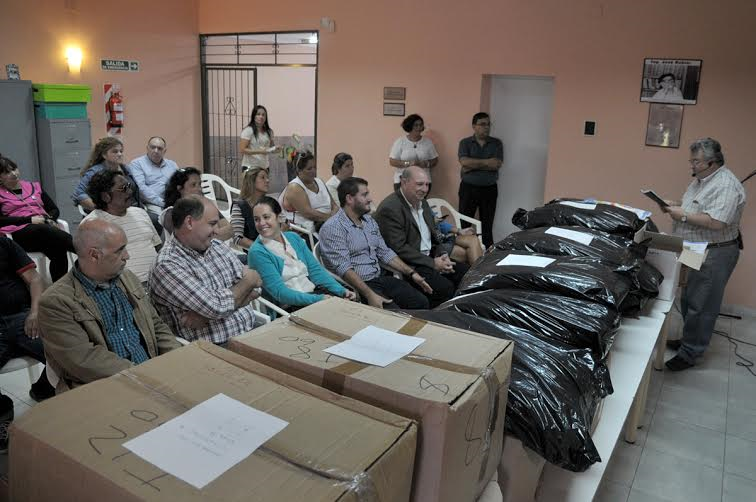 El Municipio y Nación entregaron guardapolvos y repelentes a escuelas santafesinas