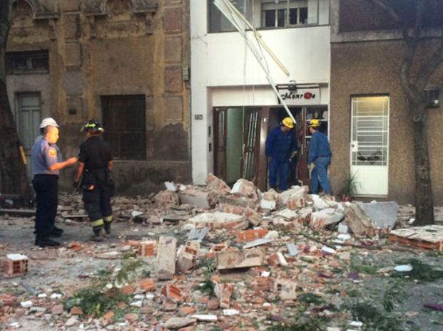 Explosión, derrumbe y heridos en Balcarce y Brown 