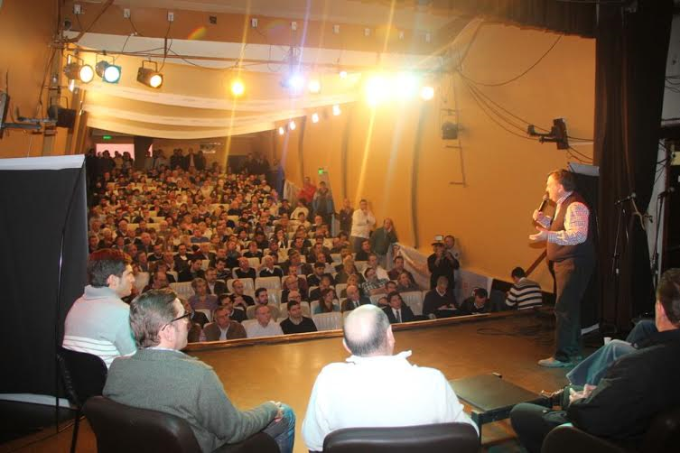 Plenario del NEO-UCR para conformar la mesa de conducción con representantes de los 19 departamentos de la Provincia