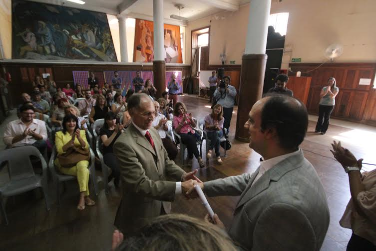 José Corral entregó los decretos de designación a los nuevos directores de las escuelas los Liceo Municipal