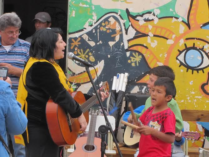 Arte y Comunidad: talleres de expresión artística en los ocho distritos 