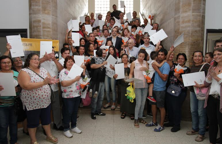 Regularización Dominial: 64 familias recibieron las escrituras de sus viviendas