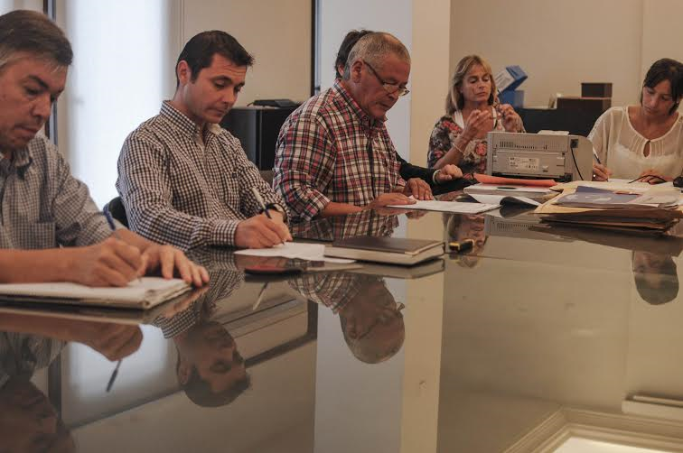 Alumbrado público: cuatro empresas presentaron sus ofertas para la reposición de luminarias colgantes