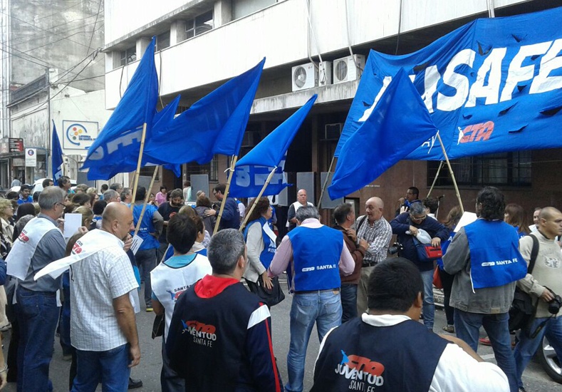 Los docentes piden que se traslade el aumento de los activos a los jubilados