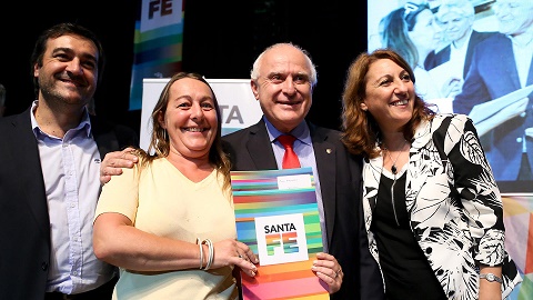 Lifschitz entregó 217 escrituras a vecinos de 17 localidades de los departamentos Rosario y Constitución 