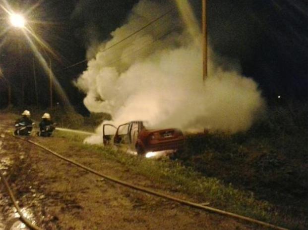 Dos personas jóvenes murieron al chocar una moto con un automóvil en Arroyo Seco 
