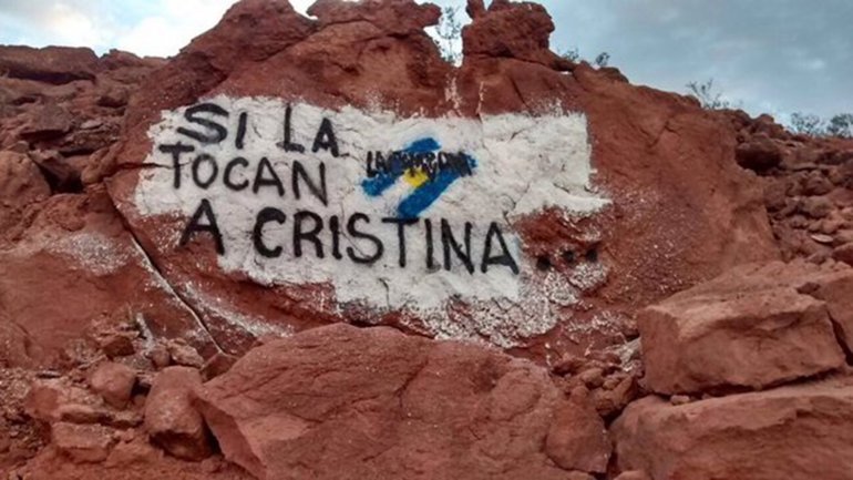 Bronca y descalificaciones de los ultra K por la imputación de Cristina Kirchner