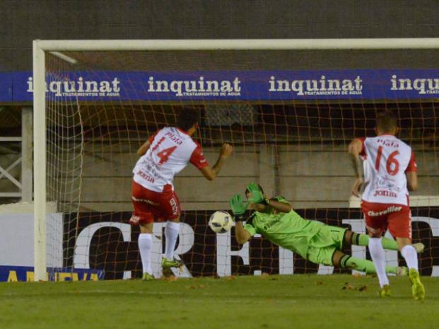 NEWELLS VOLVIÓ A MOSTRAR UNA FLOJA IMAGEN Y EMPATÓ 0 A 0 ANTE ARGENTINOS JUNIORS
