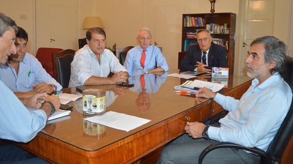 González y autoridades del LIF analizaron la provisión de medicamentos al programa nacional Remediar 