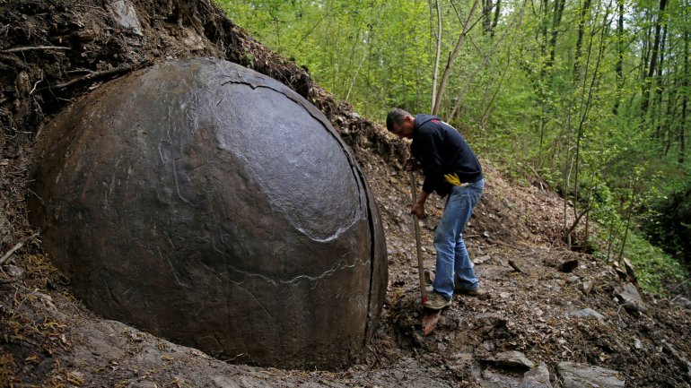 El misterio de una esfera gigante desató la polémica entre arqueólogos