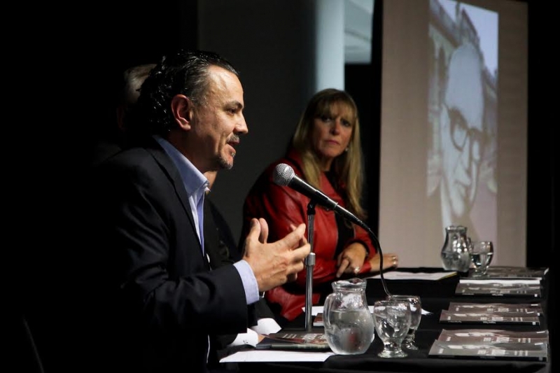 Galassi participó en Rosario de la presentación de la biografía ilustrada de Carlos Sylvestre Begnis