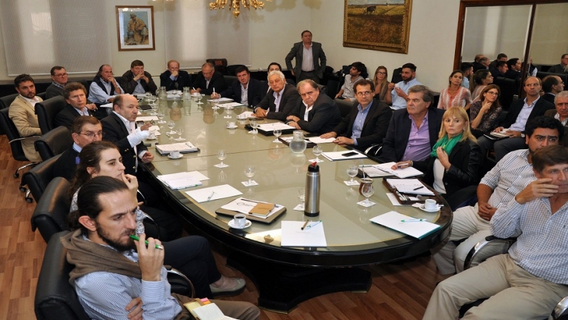 Santa Fe pidió celeridad a la Nación para la entrega de créditos a productores lecheros 