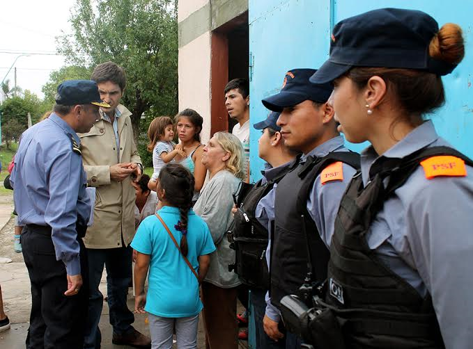 Las fuerzas de seguridad colaboran ante la emergencia hídrica