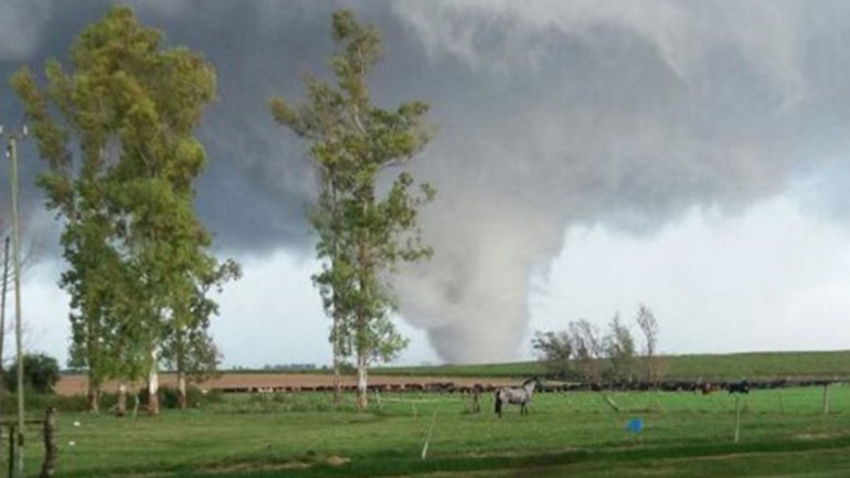 Un tornado en Uruguay dejó cuatro muertos, varios heridos y casas derribadas