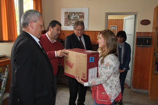 Entrega de un proyector y reunión con el pte. comunal Daniel Ríos