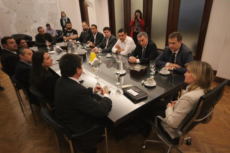 Con la firma de un convenio, impulsan el desarrollo de las TICs en la Ciudad