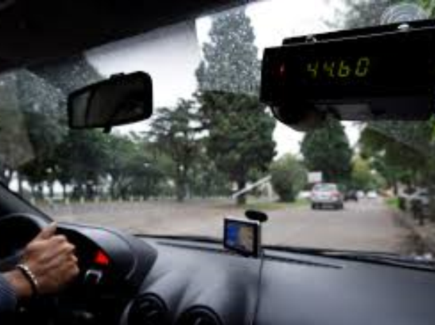 Al final, los concejales darán luz verde a la suba de taxis y remises 