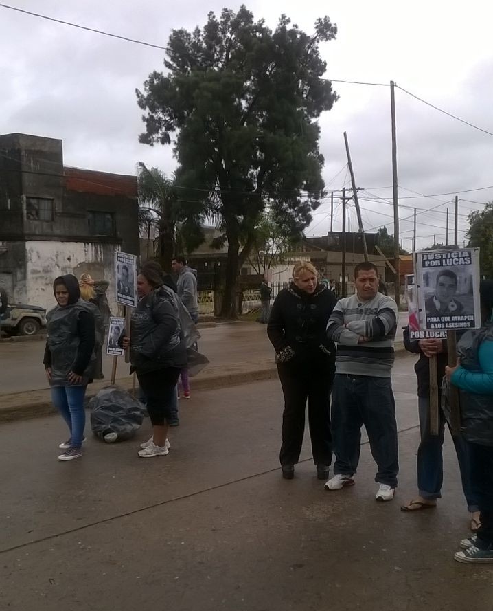 “Mi hijo estaba en la esquina y pasó esa persona y le tiró seis tiros en la espalda”