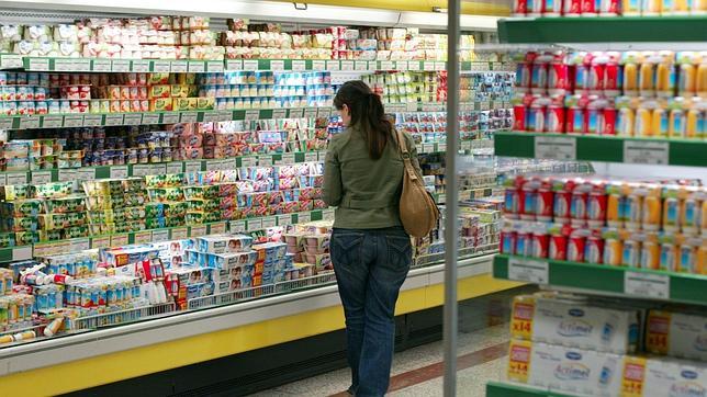 Almaceneros denuncian un incremento de un 15 por ciento en productos lácteos