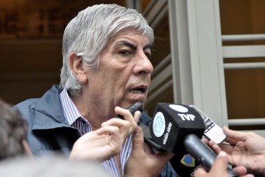 Moyano criticó a Barrionuevo por el almuerzo con Macri