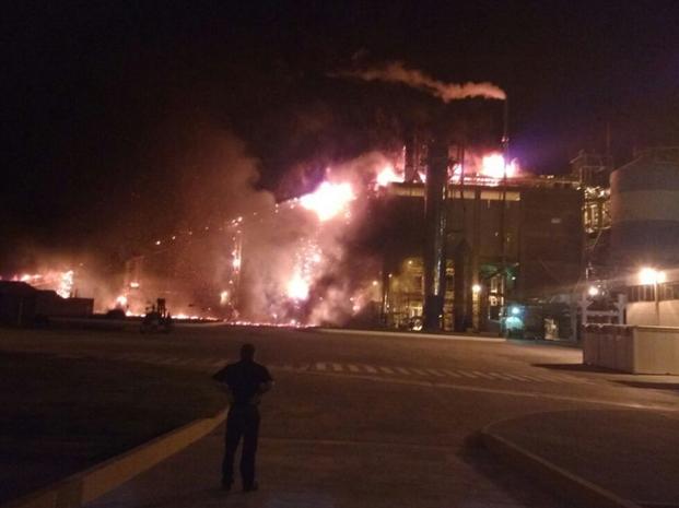 Voraz incendio en la planta de Celulosa Argentina en Capitán Bermúdez