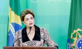Rousseff aumentó beneficios sociales y prometió “resistir y luchar hasta el final”