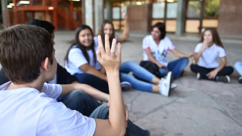 La ministra de Educación lanza la edición 2016 del programa Lazos