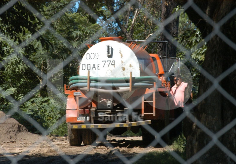 Impiden el acceso de camiones atmosféricos a la planta