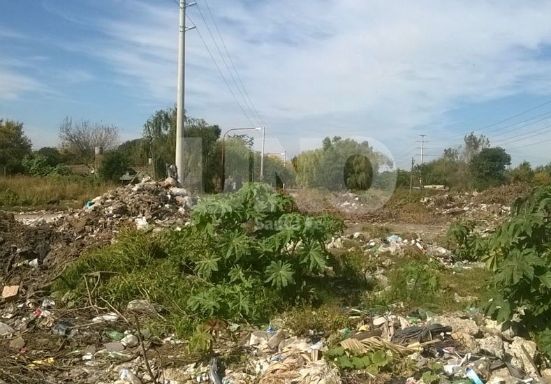 Vecinos de Loyola exigen limpieza de basural