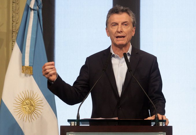 Mauricio Macri acordó suspender despidos por 90 días