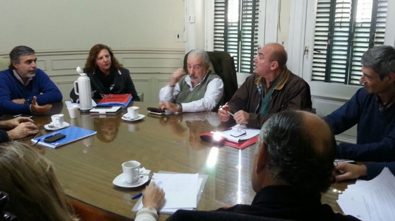 González se reunió con los representantes de los laboratorios de producción pública