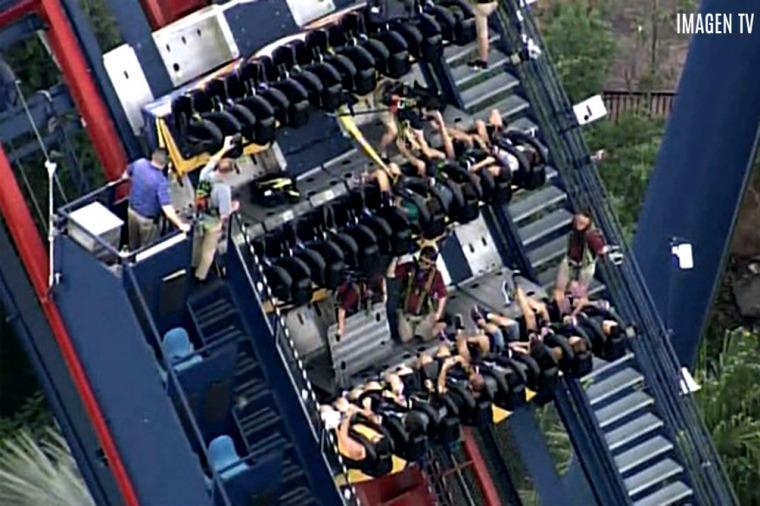 10 chicos cordobeses quedaron atrapados en una montaña rusa de Florida
