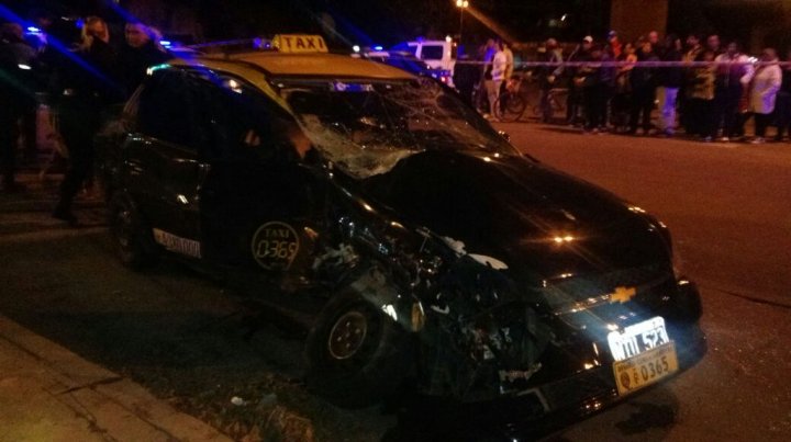 Un taxista muerto y dos policías heridos en un accidente