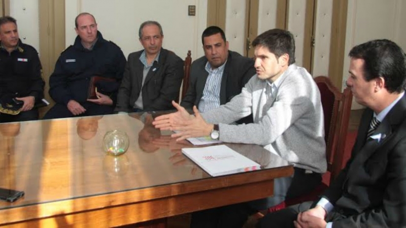Pullaro dialogó con vecinos de Colastiné 