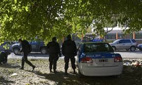 Escuela de la zona sur dan clases con custodia policial