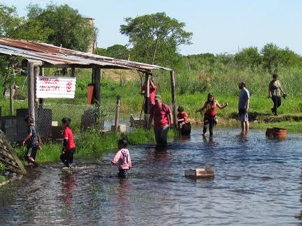 Vecinos de la Vuelta del Paraguayo vuelven luego de la inundación